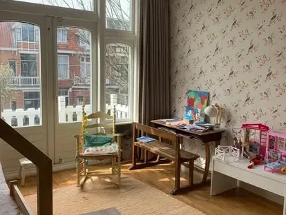Maatwerk sanitair en tegelwerk in een gerenoveerde badkamer.