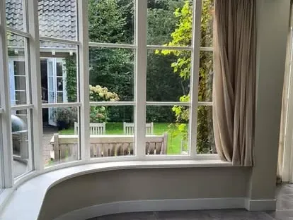 Afgewerkte badkamer na renovatie door KOZ BOUW BV in de regio Den Haag.