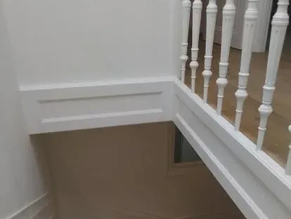 Maatwerk sanitair en tegelwerk in een gerenoveerde badkamer.