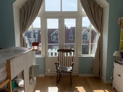 Afgewerkte badkamer na renovatie door KOZ BOUW BV in de regio Den Haag.