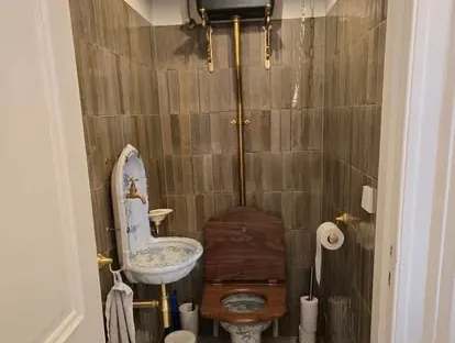 Maatwerk sanitair en tegelwerk in een gerenoveerde badkamer.