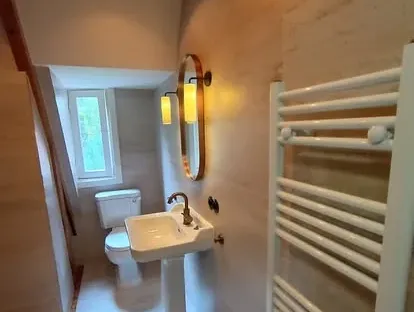 Afgewerkte badkamer na renovatie door KOZ BOUW BV in de regio Den Haag.