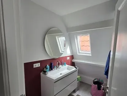Afgewerkte badkamer na renovatie door KOZ BOUW BV in de regio Den Haag.