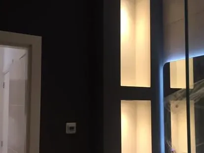 Afgewerkte badkamer na renovatie door KOZ BOUW BV in de regio Den Haag.