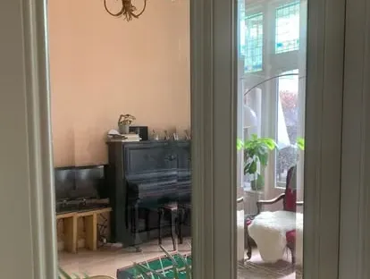 Afgewerkte badkamer na renovatie door KOZ BOUW BV in de regio Den Haag.
