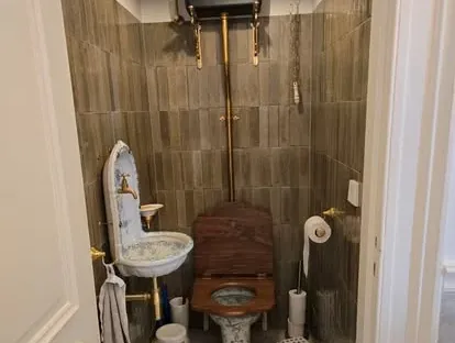 Afgewerkte badkamer na renovatie door KOZ BOUW BV in de regio Den Haag.