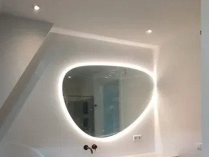 Afgewerkte badkamer na renovatie door KOZ BOUW BV in de regio Den Haag.
