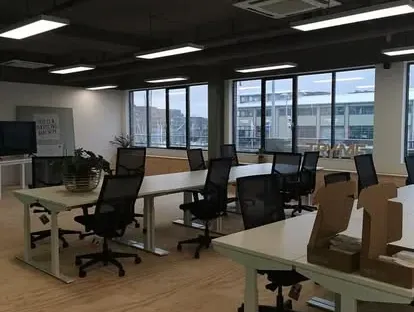 Interieur van een bedrijfspand na bouwkundige renovatie.