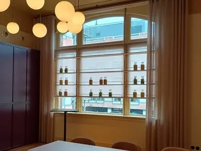 Bedrijfsruimte gerenoveerd en afgewerkt door KOZ BOUW BV.
