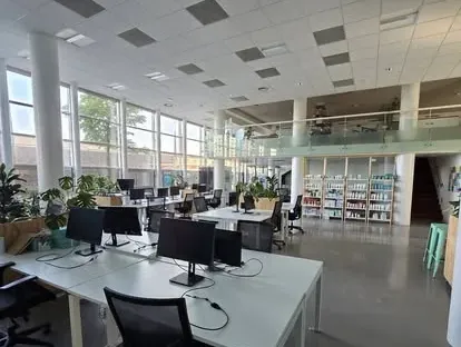 Interieur van een bedrijfspand na bouwkundige renovatie.