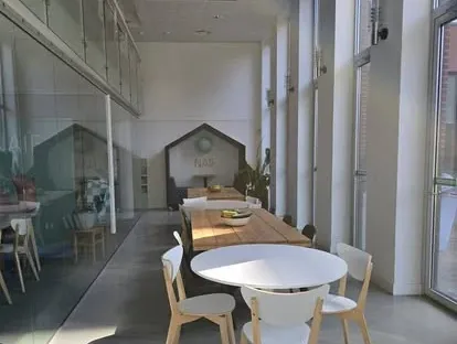 Bedrijfsruimte gerenoveerd en afgewerkt door KOZ BOUW BV.