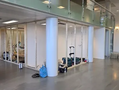 Interieur van een bedrijfspand na bouwkundige renovatie.