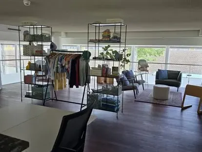 Bedrijfsruimte gerenoveerd en afgewerkt door KOZ BOUW BV.