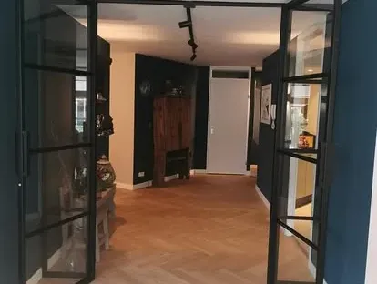 Bedrijfsruimte gerenoveerd en afgewerkt door KOZ BOUW BV.