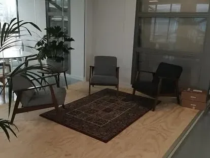Bedrijfsruimte gerenoveerd en afgewerkt door KOZ BOUW BV.