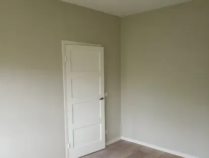 Bouwkundige voorbereiding en uitvoering op een projectlocatie.