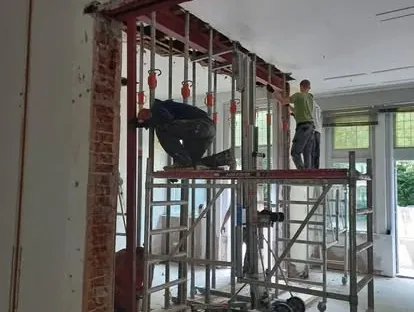 Werk in uitvoering tijdens een renovatieproject van KOZ BOUW BV.