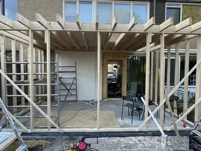 Werk in uitvoering tijdens een renovatieproject van KOZ BOUW BV.