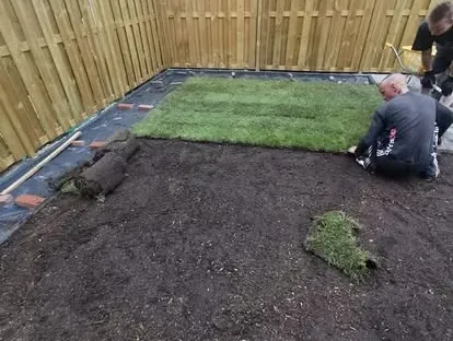 Bouwkundige voorbereiding en uitvoering op een projectlocatie.