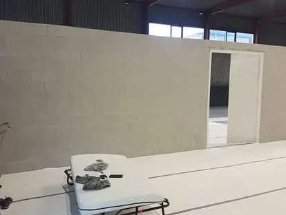 Bouwkundige voorbereiding en uitvoering op een projectlocatie.