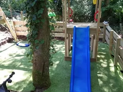 Bouwkundige voorbereiding en uitvoering op een projectlocatie.