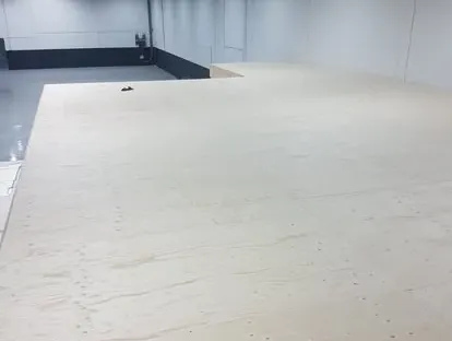 Bouwkundige voorbereiding en uitvoering op een projectlocatie.