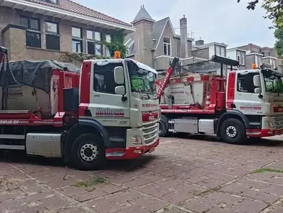 Bouwkundige voorbereiding en uitvoering op een projectlocatie.