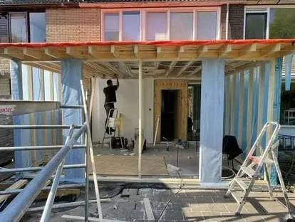Werk in uitvoering tijdens een renovatieproject van KOZ BOUW BV.