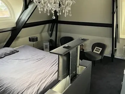Bouwkundige voorbereiding en uitvoering op een projectlocatie.