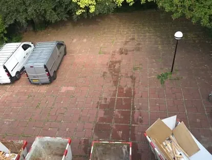 Bouwkundige voorbereiding en uitvoering op een projectlocatie.