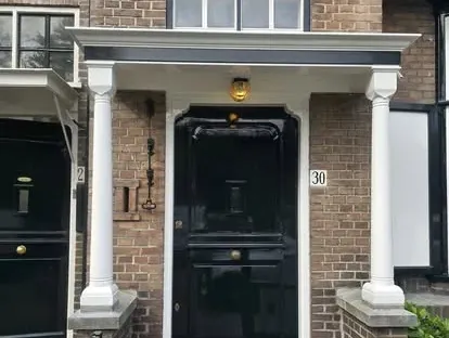 Gevel- en buitenrenovatie uitgevoerd door KOZ BOUW BV.