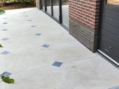 Kozijnen, gevel en buitenwerk na werkzaamheden van KOZ BOUW BV.