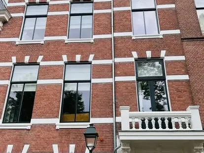 Kozijnen, gevel en buitenwerk na werkzaamheden van KOZ BOUW BV.