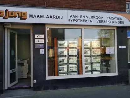 Kozijnen, gevel en buitenwerk na werkzaamheden van KOZ BOUW BV.