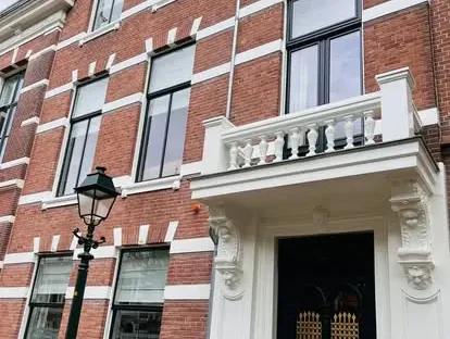 Kozijnen, gevel en buitenwerk na werkzaamheden van KOZ BOUW BV.