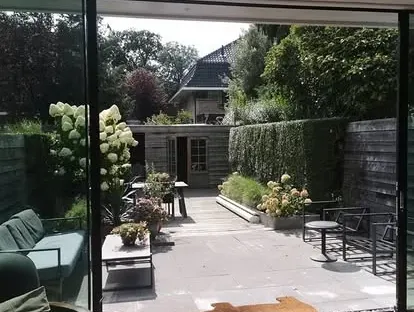 Kozijnen, gevel en buitenwerk na werkzaamheden van KOZ BOUW BV.