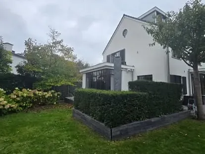 Kozijnen, gevel en buitenwerk na werkzaamheden van KOZ BOUW BV.