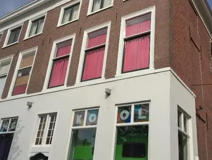 Kozijnen, gevel en buitenwerk na werkzaamheden van KOZ BOUW BV.