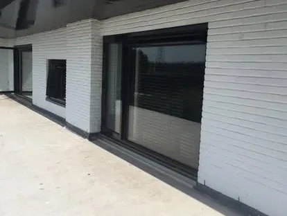 Kozijnen, gevel en buitenwerk na werkzaamheden van KOZ BOUW BV.