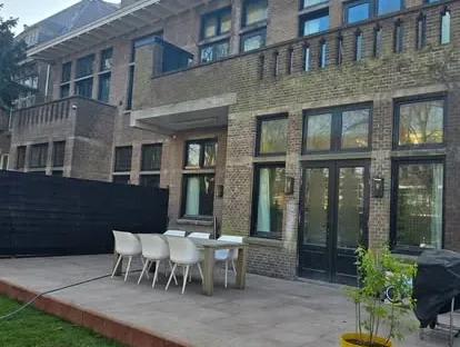 Kozijnen, gevel en buitenwerk na werkzaamheden van KOZ BOUW BV.
