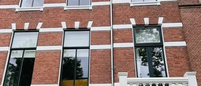 Kozijnen, gevel en buitenwerk na werkzaamheden van KOZ BOUW BV.