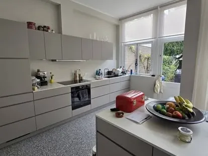 Nieuwe keuken als onderdeel van een complete woningrenovatie.