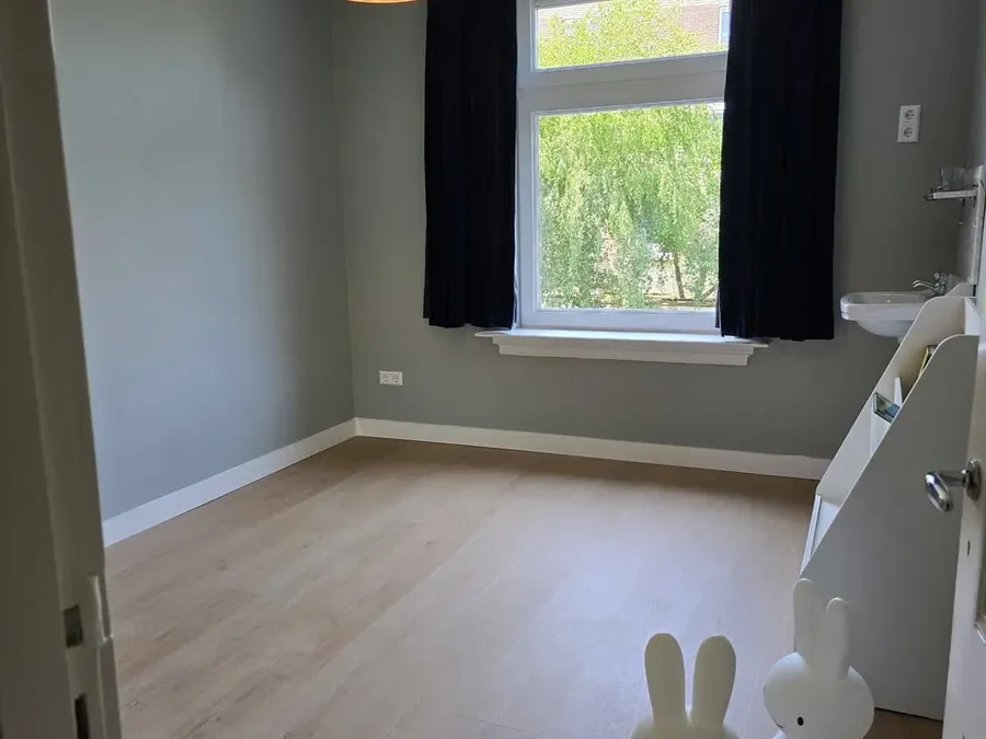 Nieuwe keuken als onderdeel van een complete woningrenovatie.