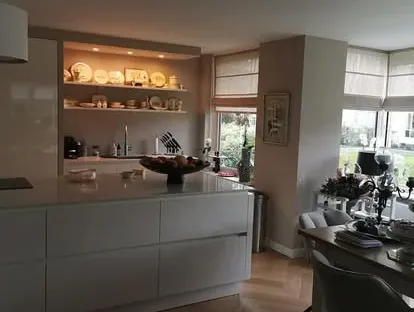Nieuwe keuken als onderdeel van een complete woningrenovatie.