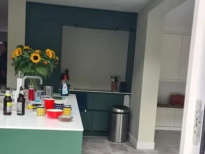 Gerenoveerde keuken met maatwerk afwerking door KOZ BOUW BV.