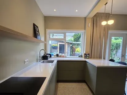 Nieuwe keuken als onderdeel van een complete woningrenovatie.