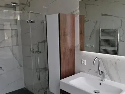 Gerenoveerde keuken met maatwerk afwerking door KOZ BOUW BV.