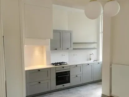 Gerenoveerde keuken met maatwerk afwerking door KOZ BOUW BV.