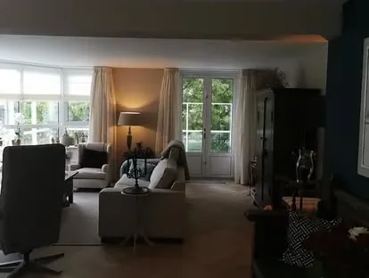 Moderne keuken met zorgvuldig uitgevoerde installaties en afwerking.