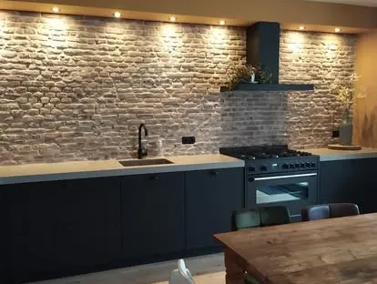 Nieuwe keuken als onderdeel van een complete woningrenovatie.